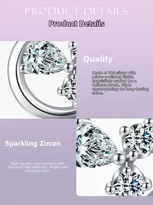 Détail macro de boucles d'oreilles lune et étoile en argent 925 avec zircons et poli miroir