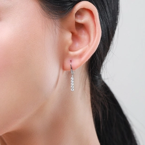 Boucles d'oreilles pendantes élégantes en argent S925 avec cinq pierres de zircone