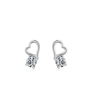 Boucles d'Oreilles Clous en Argent Sterling S925 Cœur Évidé pour Femme Boucles d'Oreilles Minimalistes en Zirconia Bijoux Mode