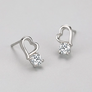Boucles d'oreilles cœur évidé en argent sterling S925 avec zircons ronds brillants