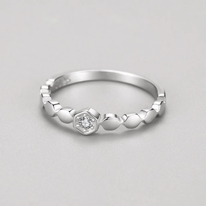 Minimalist S925 sterling silver honeycomb ring with micro-set cubic zirconia diamond