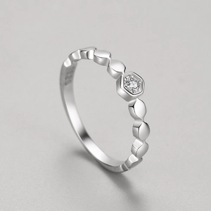 S925 sterling silver honeycomb ring with sparkling round cubic zirconia in modern setting