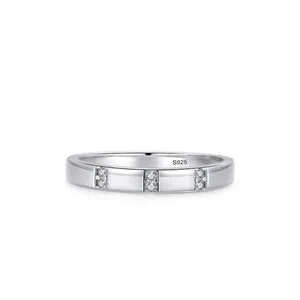 Bague en Argent Sterling S925 Micro-Incrustée de Zirconia pour Femme Anneau Géométrique Minimaliste Poli Bijoux Cadeau