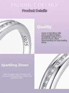 Détail de la bague en argent 925 avec incrustation de zircon et polissage miroir