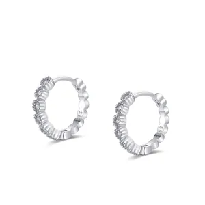 Boucles d'Oreilles Créoles en Argent Sterling 925 pour Femmes Design de Niche Pavé de Zirconia Bord Ondulé Bijoux Mode