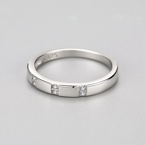 Bague en argent sterling S925 poli avec six pierres précieuses claires serties