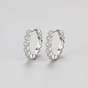 Boucles d'oreilles créoles en argent massif S925 avec zircons cubiques clairs