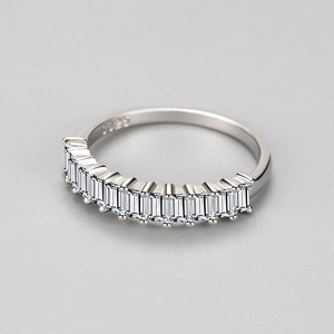 Bague minimaliste en argent sterling S925 sertie de pierres taille baguette
