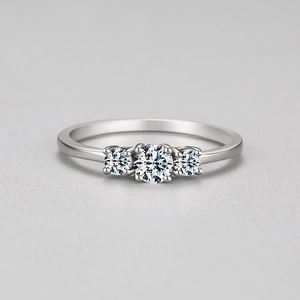 Elegant S925 sterling silver three-stone ring with brilliant round cut cubic zirconia