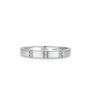 Bague élégante en argent sterling S925 ornée de six zircons micro-pavés brillants