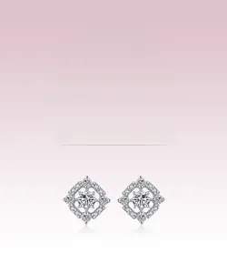 Détail macro de boucles d'oreilles carrées en argent S925 avec pavé de zircons brillants