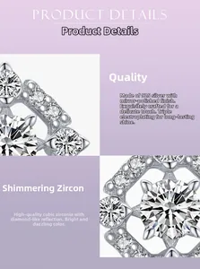 Vue macro de boucles d'oreilles géométriques en argent s925 avec zircons et poli miroir