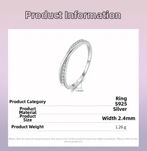 Détail de la bague en argent S925 de 2,4 mm avec sertissage de zircons cubiques