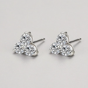 Elegant S925 sterling silver stud earrings with a minimalist geometric three-stone design