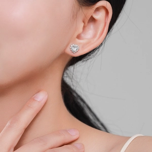 Élégantes boucles d'oreilles cœur en argent 925 avec pavé de zircons cubiques brillants