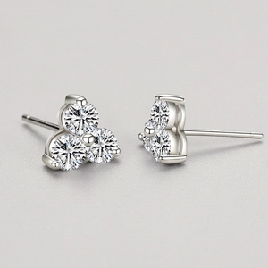 Elegant S925 sterling silver stud earrings featuring high-clarity round-cut cubic zirconia