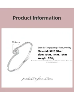 Vue macro du bracelet cœur en argent S925 avec incrustation d'oxyde de zirconium de 10,4mm
