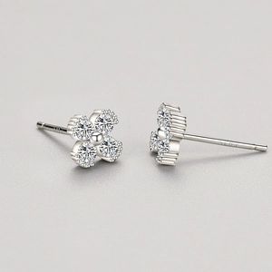 Orecchini a lobo a quadrifoglio in argento sterling S925 con zirconi brillanti