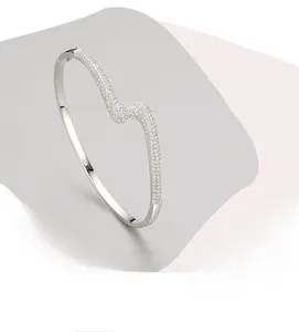 Detail of s925 silver wavy bracelet with handset cubic zirconia and opening clasp