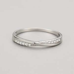 Bague en argent sterling S925 avec design torsadé et pavage de zircons cubiques