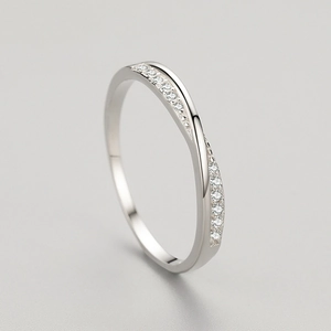 Bague élégante en argent S925 pour femme avec zircons scintillants et design entrelacé