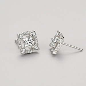Élégantes boucles d'oreilles carrées en argent S925 avec diamant rond central et brillant