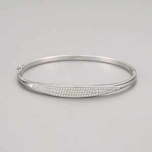 Elegante bracciale in argento S925 con micro-pavé di zirconi e chiusura a cerniera