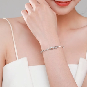 Élégant bracelet jonc en argent sterling S925 avec nœud et zircons brillants pour femme
