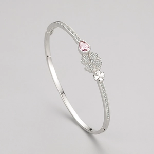 S925 silver four-leaf clover bangle with pink pear-cut stone and micro-pave zircons