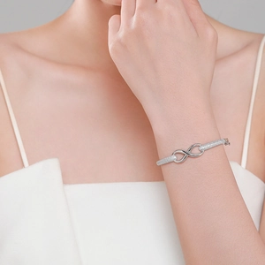 Bracelet infini élégant en argent sterling S925 avec zircons cubiques scintillants
