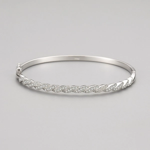 Bracelet jonc minimaliste en argent S925 torsadé avec diamants et fermoir à pression