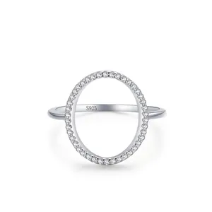 Bague en Argent Sterling 925 Ovale Zirconia Géométrique Creux Pavé Incrusté Bijoux de Mode pour Femmes Cadeau Esthétique Simple