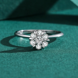 Elegante anello a fiore in argento sterling S925 con zirconi rotondi a grappolo
