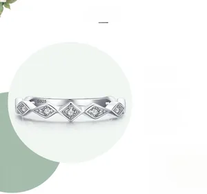 Macro detail of S925 sterling silver geometric ring with triple-layer polishing