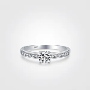 Anello di Fidanzamento in Argento Sterling S925 con Strass per Donna Classico Anello Nuziale a Quattro Rebbie Taglio Tondo