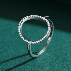 Bague géométrique en argent S925 avec zircons incrustés et finition polie brillante