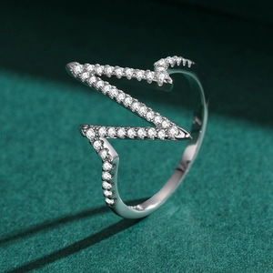 Sparkling S925 sterling silver lightning bolt ring with pavé zircons on green velvet