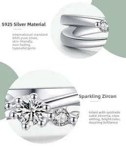 Vue détaillée d'une bague en argent sterling S925 avec zircons sertis à griffes