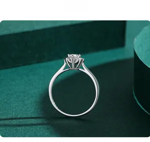 Detail view of the elegant crown prong setting with a brilliant round cut zircon on silver ring