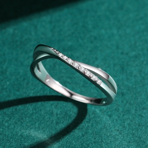 Elegant S925 sterling silver crisscross ring with micro-pave cubic zirconia accents