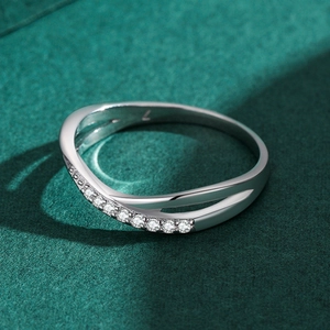 Elegant s925 silver crossover ring with sparkling zircon inlays on green velvet