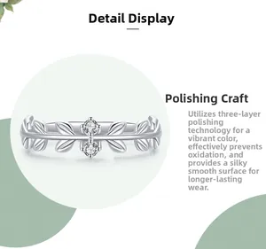 Vue macro de la bague pétale en argent s925 avec finition triple polissage anti-oxydation