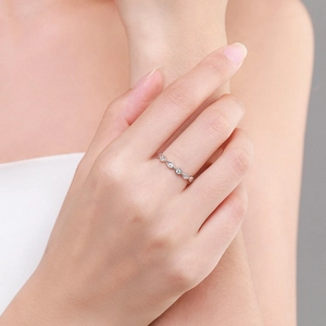 Minimalist S925 silver geometric micro-inlaid ring shown on female model hand