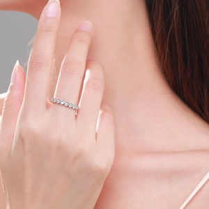 S925 silver heart shaped moissanite sequence eternity ring worn on finger