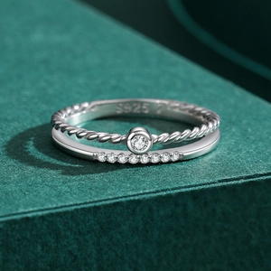 Bague double couche en argent sterling S925 avec torsade et micro-pavage de zircons