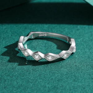 S925 sterling silver geometric wavy ring with micro-set cubic zirconia on dark green base