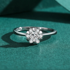 Elegant S925 sterling silver ring with flower cluster cubic zirconia center stone