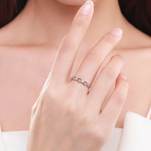 S925 sterling silver chain ring with hollow oval links and micro-pave crystals