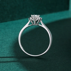 Elegant S925 sterling silver six-prong engagement ring with round cubic zirconia stone