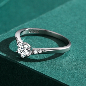 Elegant S925 sterling silver ring with six-prong set cubic zirconia and accent stones